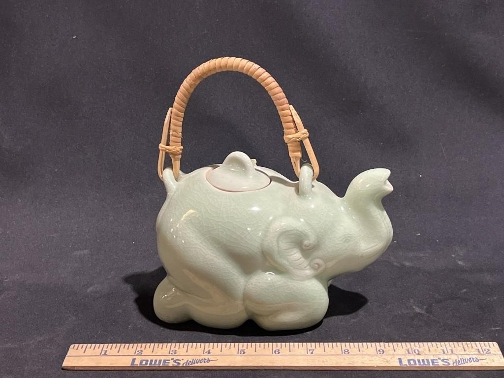 Elephant tea pot