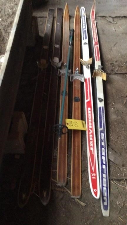 (3) SETS OF SKIS