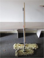(2)Dust mops.