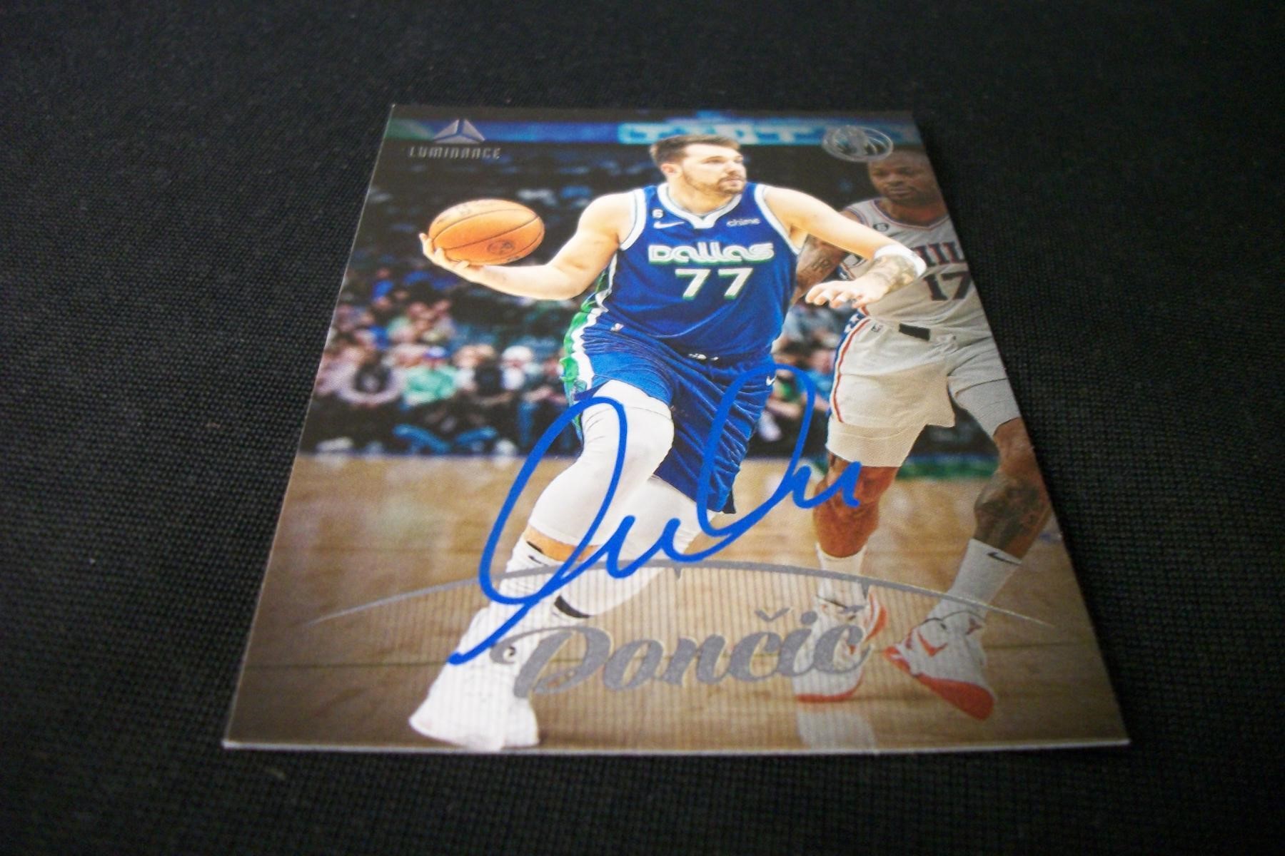 2023-24 PANINI LUKA DONCIC AUTOGRAPH COA