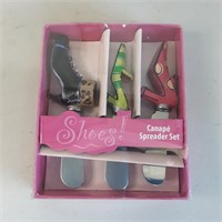 Shoe spredders