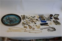 LOT OF ASSORTED COSTUME JEWELRY AND COLLECTOR