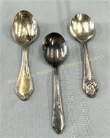 (3) Sterling silver baby spoons, Cuillères pour
