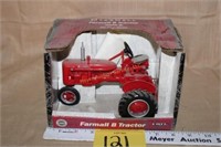 Ertl Farmall B in box