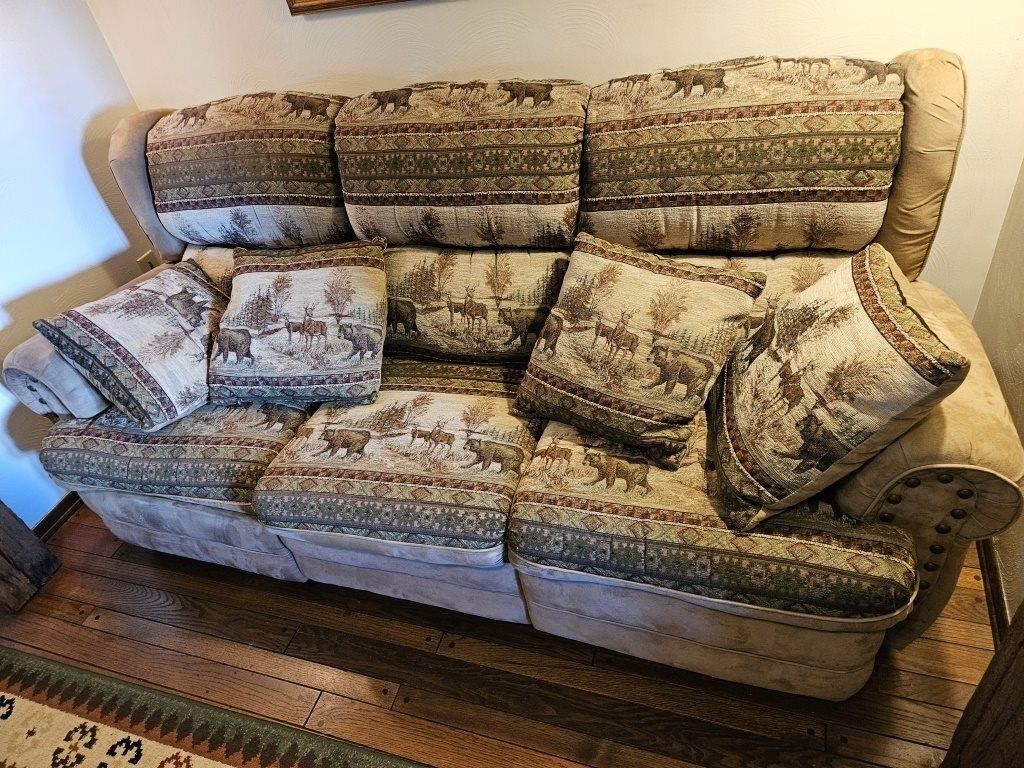 Reclining Sofa w/Wildlife Print & 4 Pillows