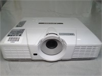 Mitsubishi XD 500U Digital Projector