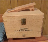 Shoe shine box