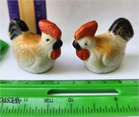 Japan Salt&Pepper shaker mini chickens