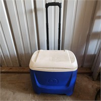 IGLOO ROLLING COOLER