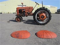 Case Tractor w/2 Fenders (non-running)