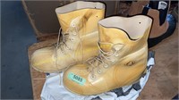 U.S. military Mickey Boot, Sz 7 Wide (USED)