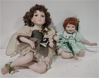 (AN) Lot of 2 Porcelain dolls, the larger is a