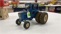 FORD TRACTOR W/ DUALS