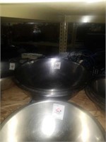 4 - 16 in stainless steel bowls