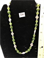 18" jade bead necklace       (k 5)