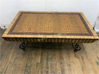COCKTAIL TABLE WITH REPTILE LIKE INSERT