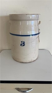 No 3 crock, cracked, with brown lid