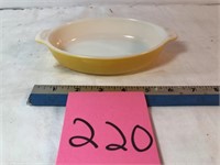 Yellow Pyrex dish, oval, 7"