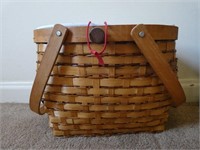 E2) Cute summer picnic basket