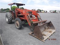 Case IH 685 MFWD Tractor w/ Loader