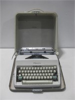 Vtg Olympia De Luxe Typewriter Untested