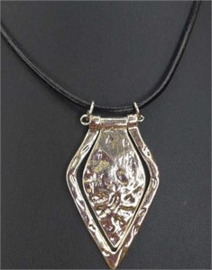 New 18" Drool necklace with pendant