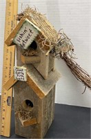 Fishing retweet birdhouse