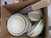 LOT OF VINTAGE HALLS KITCHEN BOWLS AND ROLLING