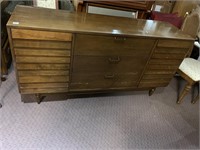 Dresser American Martinsville nine drawers with