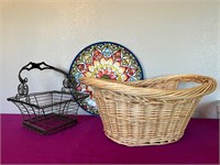Woven, + Metal basket, Plastic Platter
