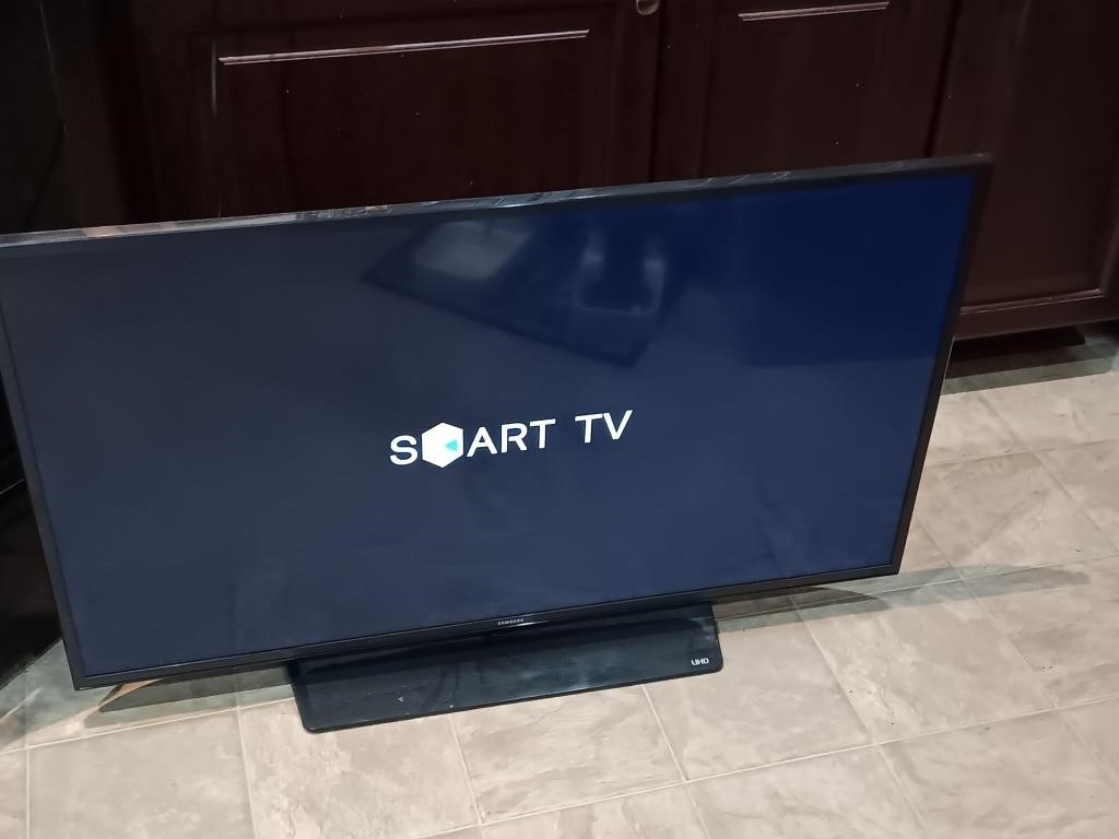 Samsung 42" smart TV WORKS WITH REMOTE