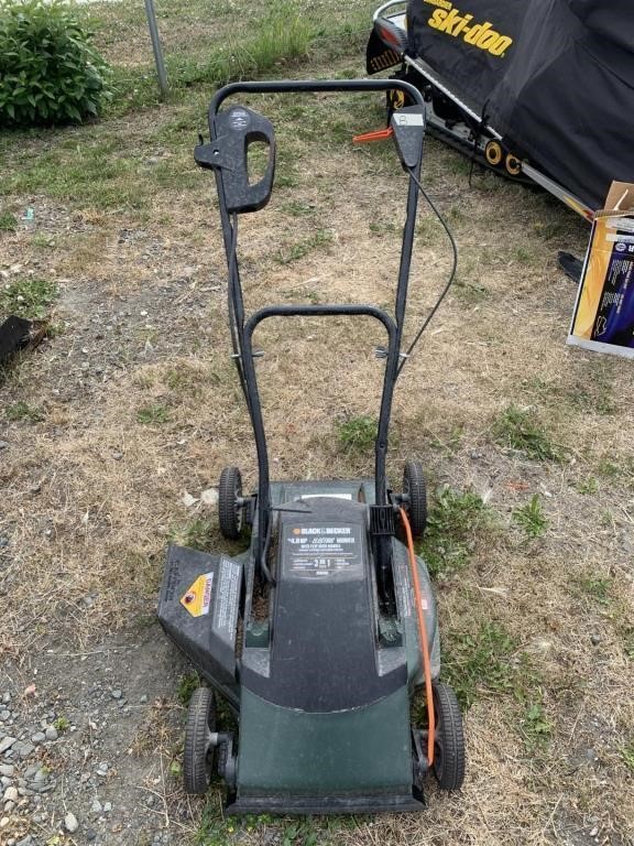 Black and Decker electric mower, 4 HP, with flip o