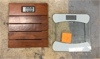 LOT OF 2 STEP SCALES