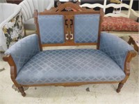 ANTIQUE VICTORIAN STYLE PARLOR SETTEE