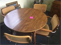 Round Kitchen Table with (4) chairs