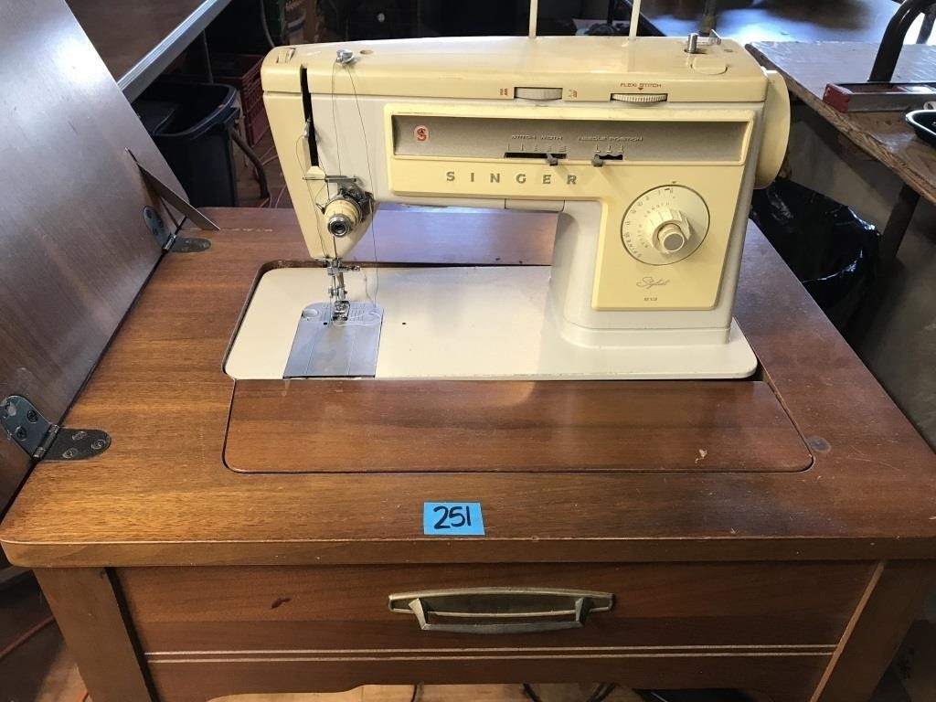Vintage Singer Sewing Machine & Sewing Cabinet