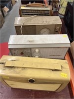 (4) Vintage Countertop Radios