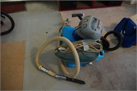 2.5 gallon shop vac with blue tarp