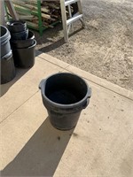 SET OF 4 PLASTIC POTS - 13" DIAMETER