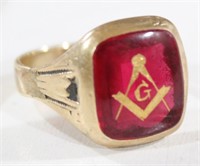 Masonic Lodge 10k Gold Ring w/Red Stone