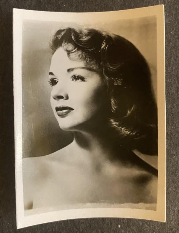 PIPER LAURIE: Antique Tobacco Card (1951)