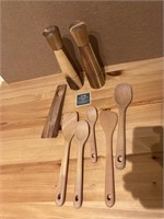 Lot of Wooden Kitchen Utensils & Tools