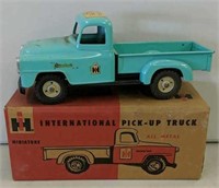 Tru Scale IH Pickup w/Original Box