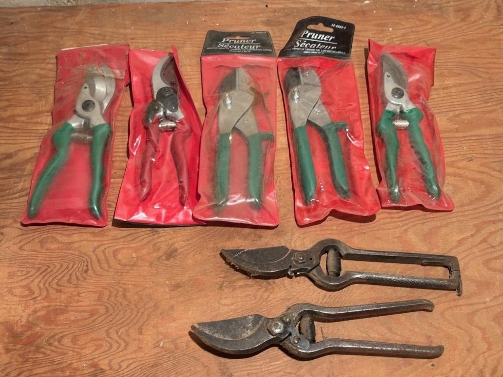 Seven Pairs of Pruning Shears/Secateurs