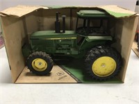 Ertl 1/16 Scale John Deere MFWD Row Crop With Box