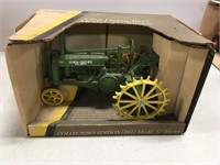 NIB Ertl 1/16 Scale John Deere G Tractor