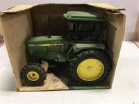 Ertl 1/16 Scale John Deere 2550 With Box