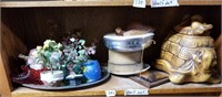 Shelf lot, tray with home decorations, trees and p