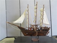 VINTAGE WOODEN SCHOONER MODEL BOAT