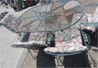 Vtg Oval Metal Table With 6 Chairs & Cushions